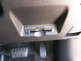ETC車載器を装備しています。高速道路の料金所もストレスなく通行できます。すっきりとしたビルトインタイプですよ。