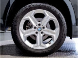 【BMWアロイホイル】軽量かつ強度に拘ったアロイホイル。走行性能ポテンシャルを引き出す設計。車の足元を引き締めてくれる大きなポイントはアロイホイルです。
