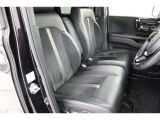 見えないところまで徹底洗浄!中古車をキレイで気持ちよくお乗りいただけるよう、トヨタ認定中古車はしっかりクリーニング。エンジンルームやシートを外した洗浄まで目に見えないところまで徹底的に洗浄しています。