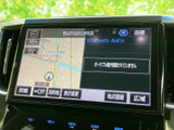 地図と案内情報を一画面で確認でき、目的地までの道順を把握しやすい表示です。画面下部には詳細や表示変更などの項目が並び、必要な設定を選びやすく、日々のお出かけをサポートします。