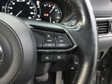 マツダクルーズコントロール、先行車との車間を維持しながら追従走行ができ、長距離走行などのドライバーの負担を軽減します。