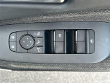 【パワーウインドウ】運転席のスイッチで、各席の窓ガラスの開閉ができます!あると便利ですよね!