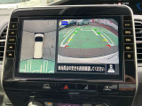 アラウンドビューモニター、駐車中の車を空から見下ろしているかのような映像で表示し、駐車をアシストします