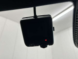リバース連動型のバックカメラは、精度が良く、バックや縦列駐車もストレスなく止められます。カメラの性能も日々進化しており画質には私たちも驚かされます。ぜひ実車でのご確認をお願い致します!