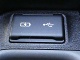 USB充電ポートです。車内でスマホなど電子機器の充電が可能です♪