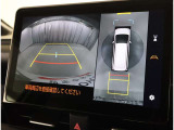 パノラミックビューモニター付きです。車両を上から見たような映像をディスプレイオーディオ画面に表示。運転席からの目視だけでは見にくい、車両周辺の状況をリアルタイムでしっかり確認できます。