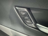 シートメモリー機能装備付きです。シートの位置をそれぞれ記憶しておく事ができるので、ご家族や、複数の方で車を乗られるオーナー様には、便利な機能です。