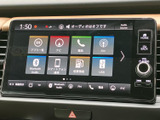 画面にはナビや電話、FM、Bluetooth Audioなどのメニューが並び、目的に応じて選びやすい構成です。ホームや戻るの表示もあり、画面の切り替えも確認しやすくなっています。