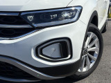 LEDマトリックスヘッドライト「IQ.LIGHT」。対向車や先行車を検知し、LEDを個別制御。まぶしさを抑えながら、夜間の視界をしっかり確保します。