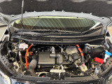 エンジンルームはピカピカで、オイル漏れやブッシュのへたりもなくきれいな状態でございます