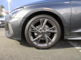 全車両に標準装備の純正アルミホイールは、純正ならではのバランスの良いデザインと、走行安定性をお楽しみ頂けます。