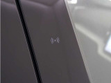 NFCアクセスカードキー/キータグを使用して車両のロック、ロック解除、始動が可能です。ディスプレイで選択した内容と使用するキーのタイプに応じて、手動または自動によるロック/ロック解除を選択できます。