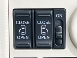 【両側パワースライドドア】スマートキーや運転席のスイッチで後席両側スライドドアの開閉が可能♪電動だから力を入れてドアを開ける必要が無く、小さなお子様でも簡単に開け閉めでき快適です♪