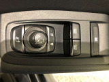 電動格納式ドアミラー付き。駐車場へ停めた時に、ボタン一つで左右のドアミラーをたたむ事ができます。