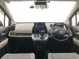 【前方視界】開放的な前方視界!運転がしやすく疲れにくいです♪窓が大きく、見通しがとっても良いおクルマですよ♪