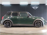 ☆MINIの車の始まりは大人四人がギリギリ乗れるコンパクトな車です!!今となっては3ナンバーですが、もともとは5ナンバーの車でした!!