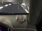 あらゆる場所にブルメスタースピーカーが装備されているので、音楽をかけながらの運転も楽しくご利用いただけます。