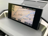 道路や周辺施設が表示される地図画面で、現在地周辺の位置関係を把握しやすい構成です。目的地までの道順を確認する際にも役立ち、慣れない場所への移動をサポートします。