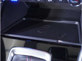 【ワイヤレス充電】ワイヤレス充電Qi規格に対応したスマートフォンなどの携帯機器を充電できます。