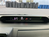 運転席前方に表示がまとまり、速度やシフト位置などを視線移動を抑えて確認しやすい配置です。走行中に必要な情報を把握しやすく、日々の運転をサポートします。