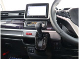 『1台』のお車に対して、3名体制で日々議論を重ね仕入れを行っております。