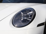 LEDヘッドライト(PDLS+)は、ダイナミックレベライザー、コーナリングライト、車速感応式ヘッドライトコントロール、ハイビームアシスタントが備わり、近遠距離や横方向の照射を的確にし安全性を高めます。