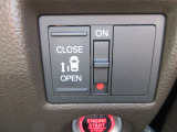左側スライドドアは運転席スイッチでも開閉操作可能です