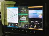 地図や時刻、車両情報、テレビなどを一画面で確認できる構成です。必要な情報をまとめて把握しやすく、移動前の確認や停車中の操作にも役立つモニターとしてご活用いただけます。