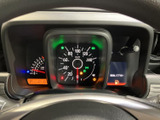 速度や燃料残量などを運転席から確認しやすい配置で、必要な情報を走行中にも把握しやすくなっています。表示灯もまとまっており、発進前や走行中の状態確認をスムーズに行えます。