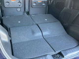 リヤシートを全て倒せばさらに荷物が積めますよ。
