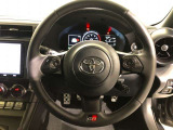 ハンドルは車を運転する上で、ずっと握っている重要なパーツです。手にフィットする物がいいですよね♪