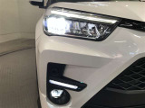 LEDヘッドライトです。デザイン性がよくとても明るいので、夜間の走行や悪天候でも安心です。しかも長寿命!
