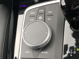 iドライブコントロール。手元で車の機能を直感的に操作できます。