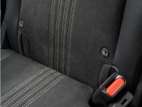 ◆ISOFIX◆シートベルトいらずでチャイルドシートと固定金具を連結するだけでガッチリ固定できます。