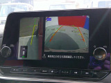 【アラウンドビューモニター】空から見下ろした映像がナビ画面にて確認可能です。駐車もラクラクですよ♪