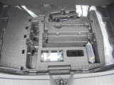 荷室下部にパンク修理キット