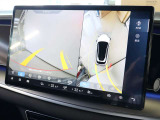 バックカメラは360&deg;カメラと同時に表示されます 大画面のため、2画面表示でも見やすさは確保されています