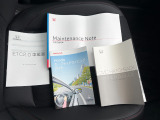 取扱説明書や新車時からの保証書などしっかり有りますよ!