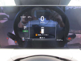 メーター中央に、様々な車両情報を表示してくれる、ディスプレイがついています。
