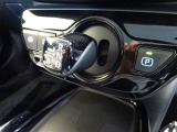 【CVT】無段変速機という意味です。 オートマミッションの中でも、ギヤによる変速をしないので、その分燃費が上がり経済的☆