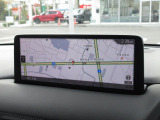 マツダコネクトの10.25インチワイドセンターディスプレイです。『Android Auto』『Apple CarPlay』や独自のコネクテッドサービスに対応したインターフェイスシステムです。