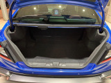 積み下ろしのしやすいデッキにはたっぷりと荷物を積み込んでいただけます。遊びから仕事まで、様々なシーンで頼れます♪