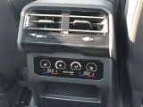 車両の詳細、ご質問につきましては、営業スタッフまでお気軽にご連絡下さいませ。遠方のお客様には実車の詳細動画送信も承ります。お問合せをお待ち致しております。