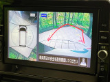 【アラウンドビューモニター】専用のカメラにより、上から見下ろしたような視点で360度クルマの周囲を確認することができます☆死角部分も確認しやすく、狭い場所での切り返しや駐車もスムーズに行えます。