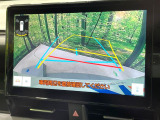 【バックカメラ】駐車時に後方がリアルタイム映像で確認できます。大型商業施設や立体駐車場での駐車時や、夜間のバック時に大活躍!運転スキルに関わらず、今や必須となった装備のひとつです!