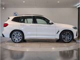 ☆BMWの前後重量配分50:50はエンジン自体をフロントタイヤよりも後ろにずらし、通常はエンジンルーム内に搭載される重量物であるバッテリーをトランクに移動させるなどして実現されています☆