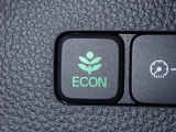 エンジン、エアコンなどを制御し低燃費な『ECONモード』に、また走りを楽しみたいとき、空調など快適性を重視したいときにはスイッチOFFで通常モードに切り替えができます!
