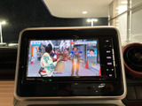 テレビ番組を画面で楽しめる装備を備えています。停車中の休憩時間にニュースや番組を視聴でき、待ち時間を過ごす際にも便利です。画面上の表示も見やすく、映像を楽しみたい方にうれしいポイントです。