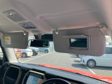 運転席にはミラー付きサンバイザーを装備☆