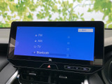 FM・AM・テレビ・Bluetoothの選択肢が画面に並び、聴きたい音源を選びやすい構成です。表示が見やすく、日々の移動に合わせて音楽やラジオを楽しめます。